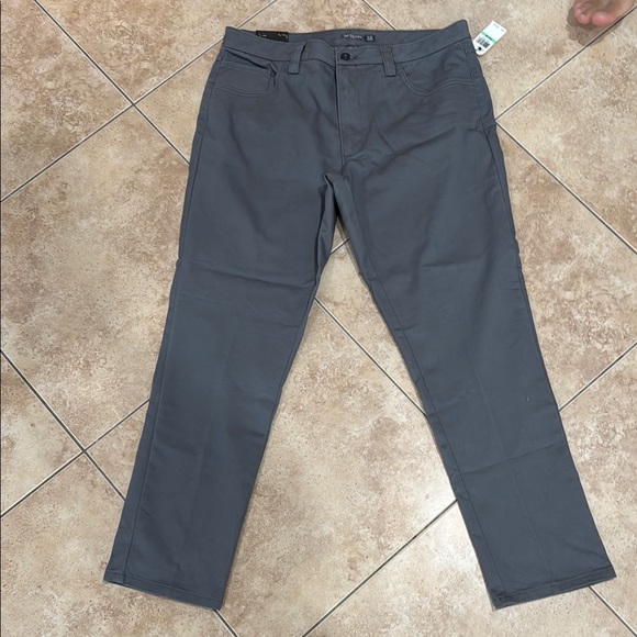 Van Heusen Flex Men's Gray Chino Pants NWT 34x30 - Picture 1 of 10